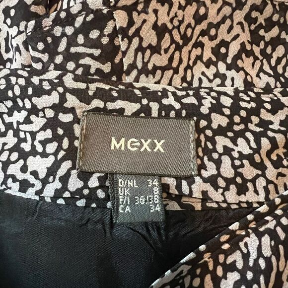 3 for $30! Mexx patterned flowy mini skirt. Size 4 - Picture 3 of 8